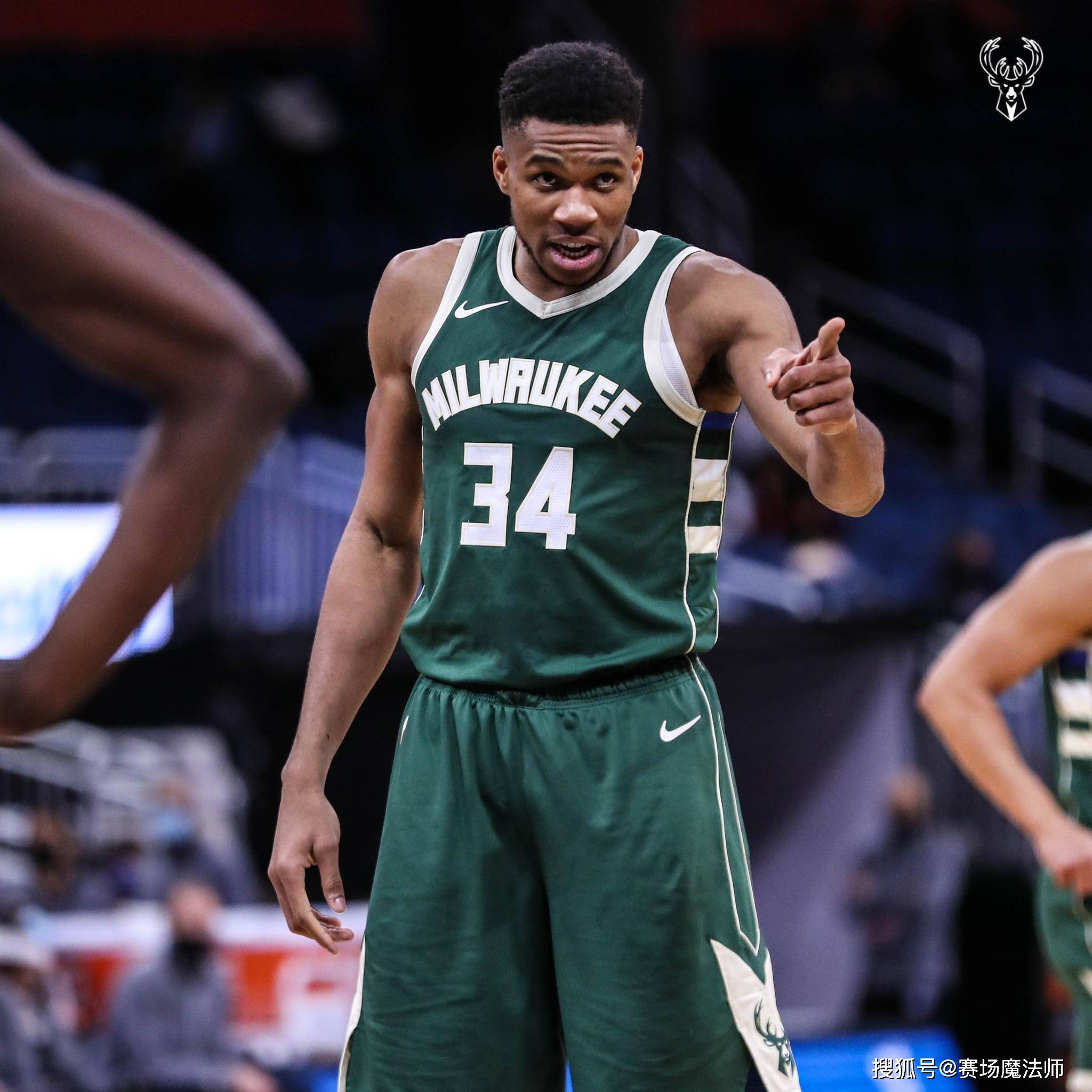 ios版下载 字母哥赛事官方发布大胜新规，独行侠争议不断！